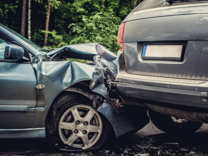 Incydent na stacji benzynowej w Dłutowie: Kierowca Mercedesa traci kontrolę nad pojazdem i ucieka