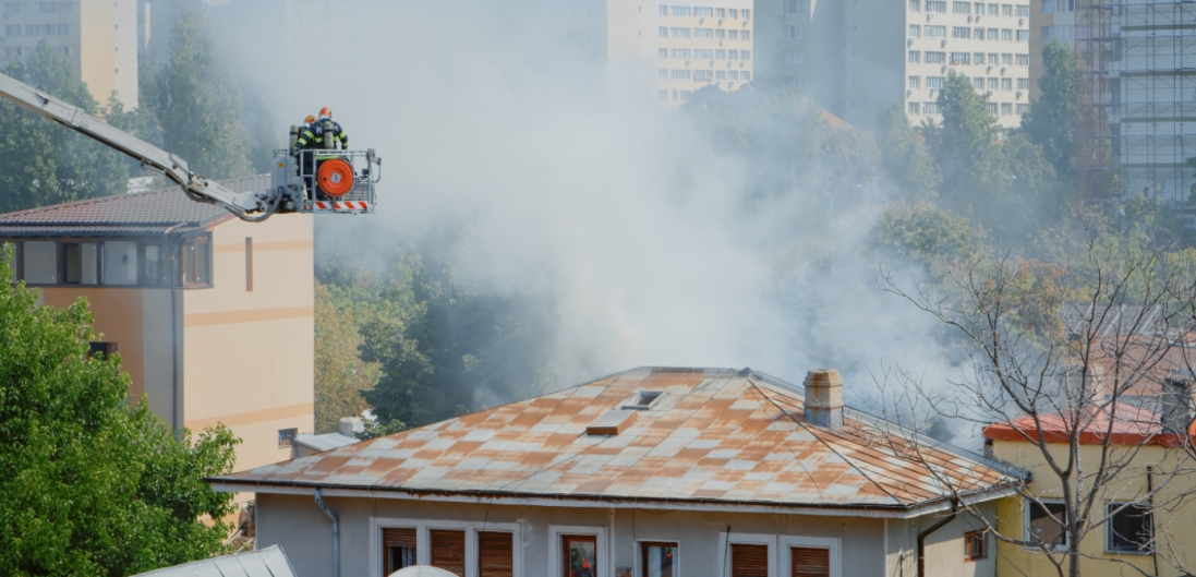 Pożar w dwupiętrowym domu przy Dąbrowskiego 21