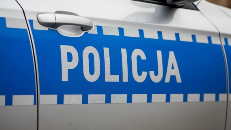 Nietrzeźwa 43-latka ukradła zakupy i próbowała uciec z parkingu