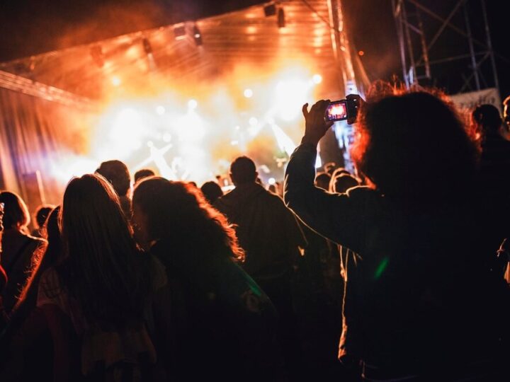 Pabianice tańczą razem: Międzypokoleniowy Dancing na Starym Rynku!