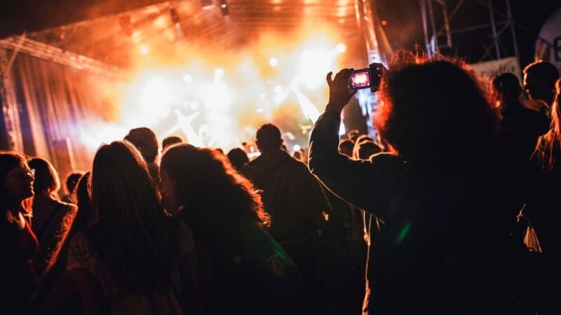 Pabianice tańczą razem: Międzypokoleniowy Dancing na Starym Rynku!
