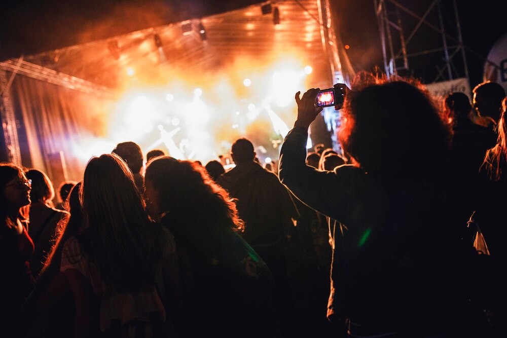 Pabianice tańczą razem: Międzypokoleniowy Dancing na Starym Rynku!
