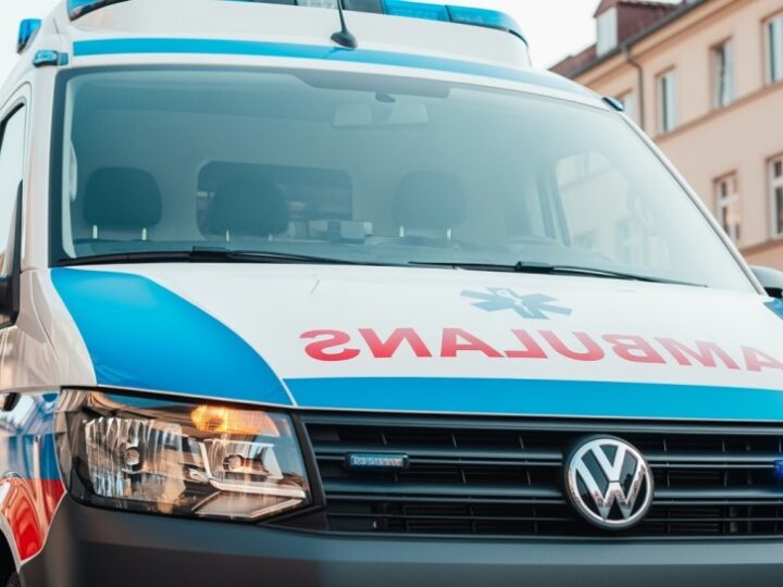 Pabianice w szoku: 78-letni mężczyzna tragicznie zginął pod pociągiem ŁKA