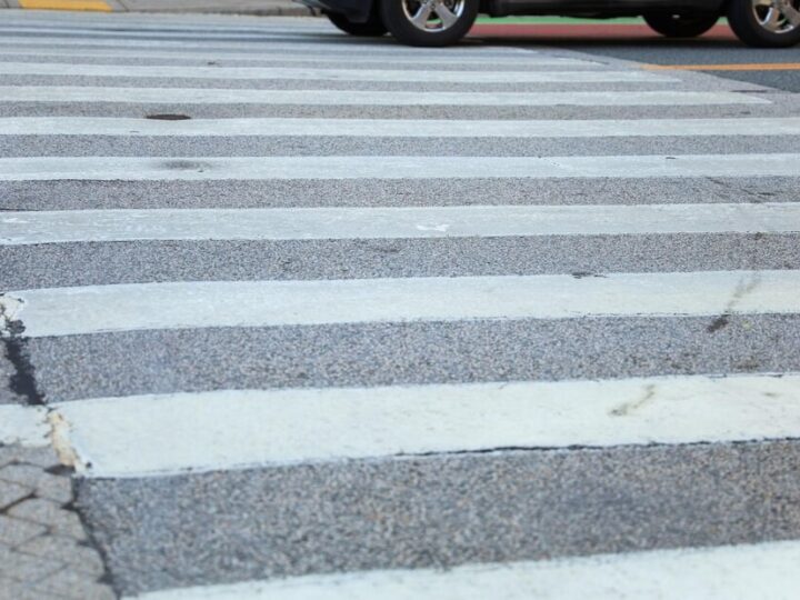 15-latek potrącony na przejściu w Pabianicach: Groźny wypadek na drodze