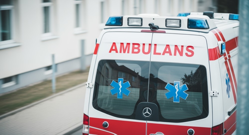 Mgła na drodze: jak uniknąć niebezpieczeństw i jeździć bezpiecznie