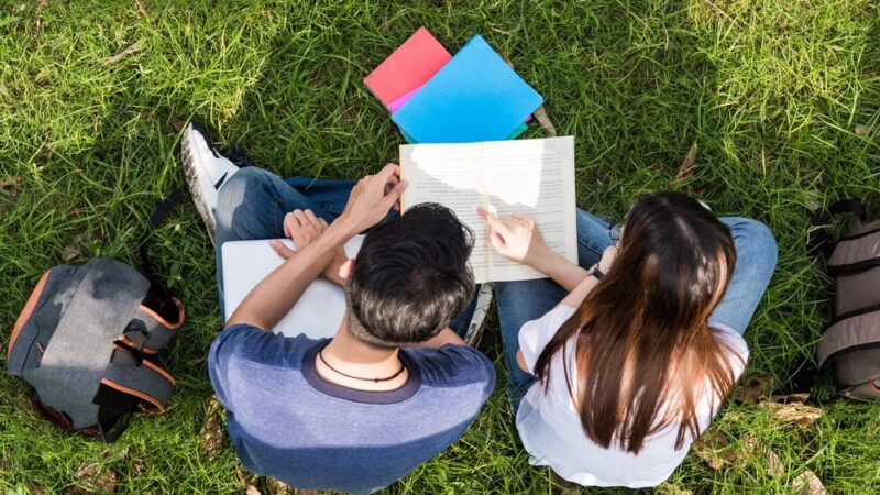 Debata w Pabianicach: Odpowiedzialność prawna nieletnich i problem uzależnień