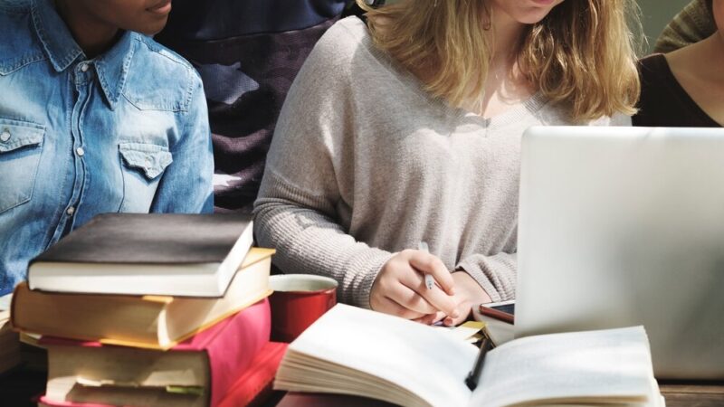 Młodzi rzemieślnicy z Powiatu Pabianickiego świętują zdobycie czeladnictwa!