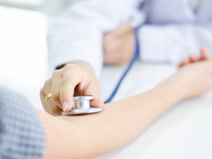 Pabianicki Dzień Zdrowia: Mieszkańcy korzystają z darmowych badań i porad zdrowotnych