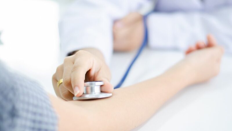 Pabianicki Dzień Zdrowia: Mieszkańcy korzystają z darmowych badań i porad zdrowotnych