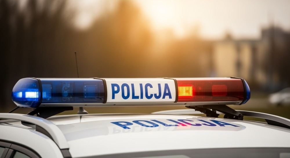 Mandat dla śmieciarza za zaśmiecanie przestrzeni publicznej w Pabianicach