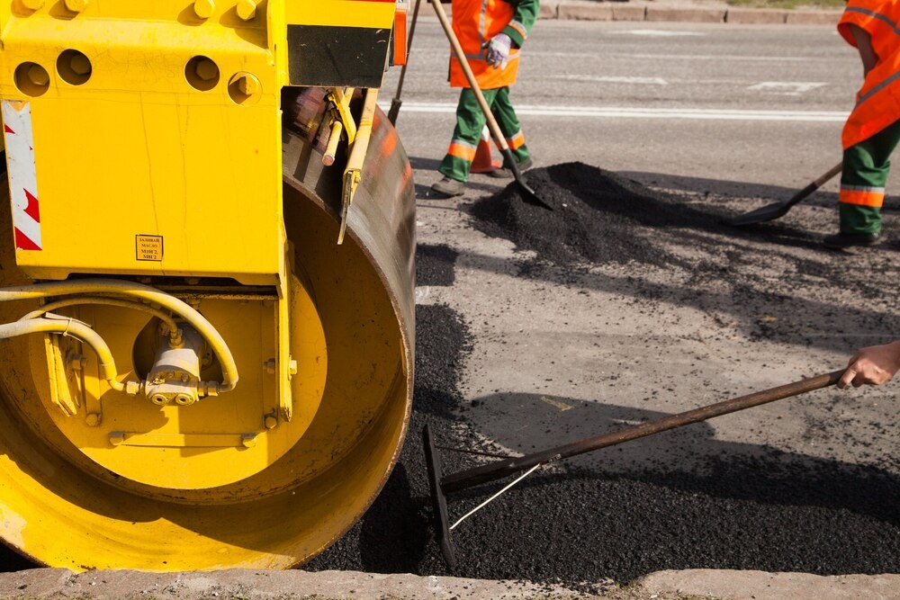 Nowy asfalt w Mogilnie Dużym: prace już w toku!