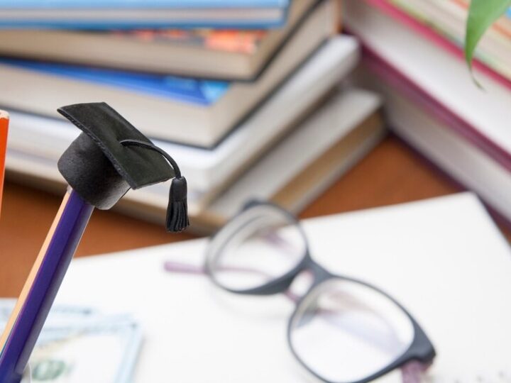 Mogilno Duże: Uczniowie ożywiają tradycje podczas Dnia Patrona szkoły