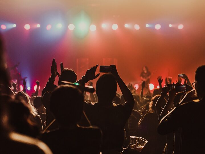 Świąteczna muzyka z policją: koncert dla dzieci w Pawelanie