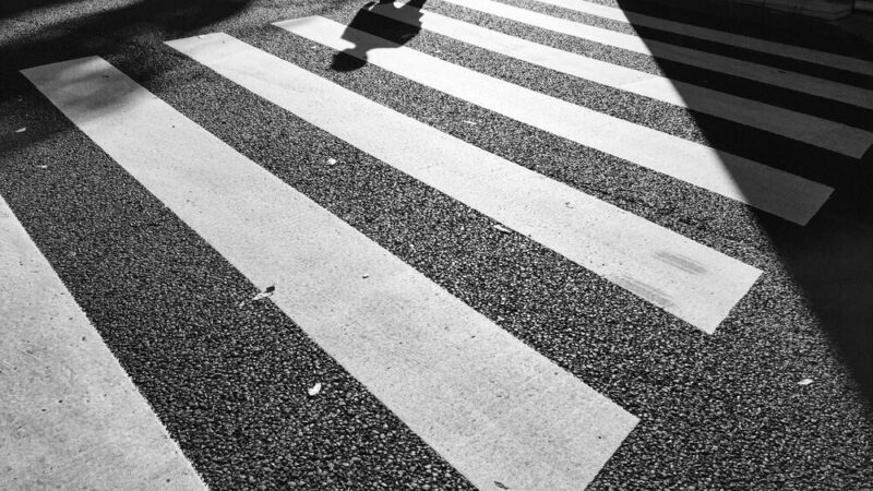 Bezpieczne życie babci i dziadka: kluczowe zasady w codzienności i internecie