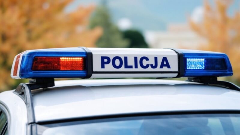 Policjanci z Hermanowa zapewniają bezpieczeństwo podczas Noworocznego Rajdu z Mikołajem