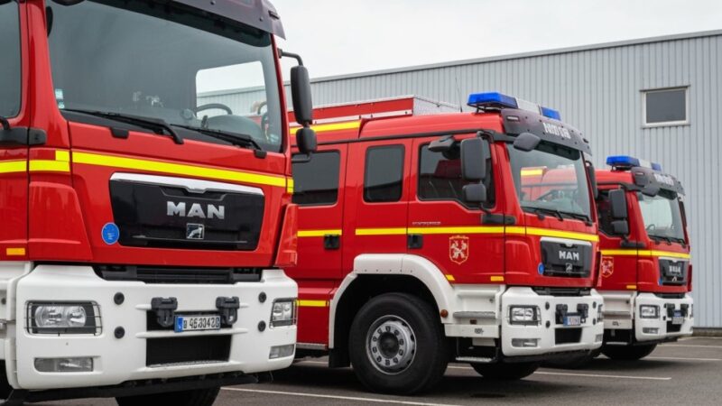 Zadymienie w Pabianicach: strażacy walczą z niebezpieczeństwem w dwóch lokalizacjach