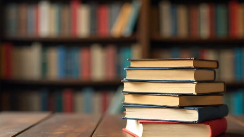 Pączki i książki: słodkie święto w bibliotece!