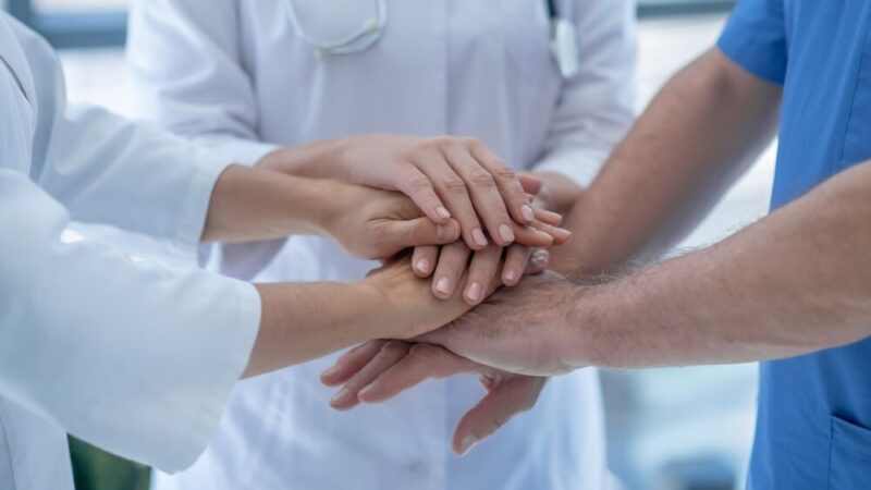 Zmiany w zasadach odwiedzin w Pabianickim Centrum Medycznym z powodu wzrostu grypy