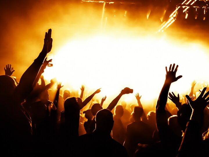 Muzyczna podróż z Osiecką: akustyczne opowieści pełne emocji i nostalgii