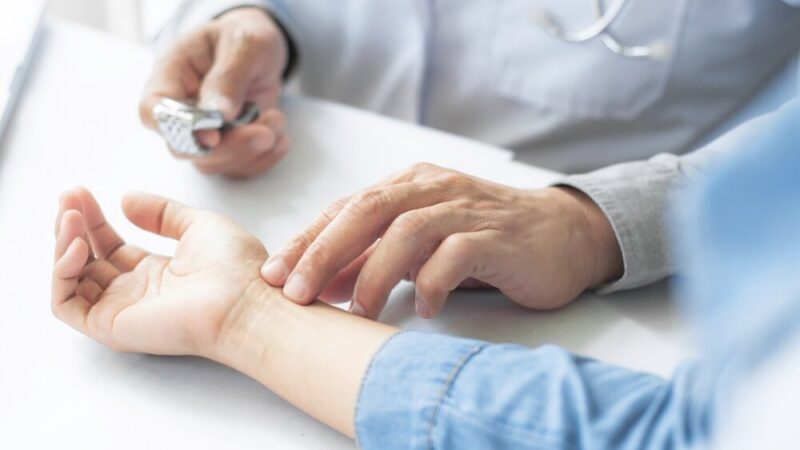 Defibrylatory AED w Lutomiersku – nowa jakość bezpieczeństwa dla mieszkańców