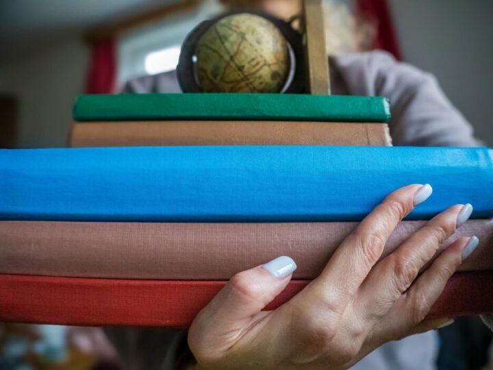 Przedszkolaki z Pabianic zwiedzają Urząd Miejski i spotykają władze miasta