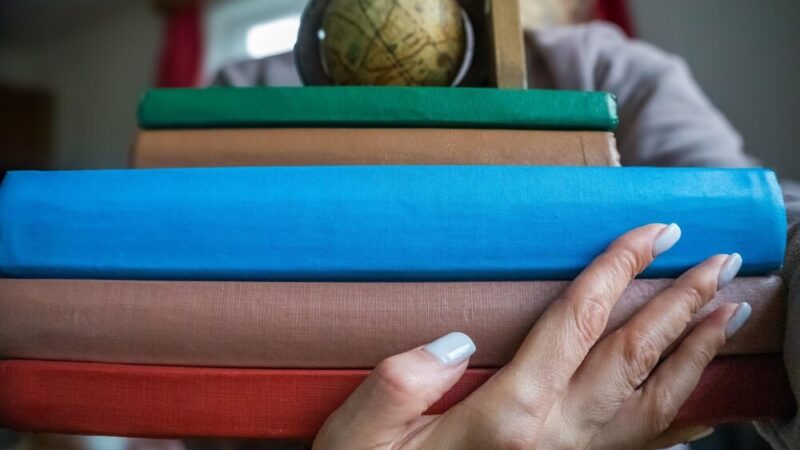 Przedszkolaki z Pabianic zwiedzają Urząd Miejski i spotykają władze miasta