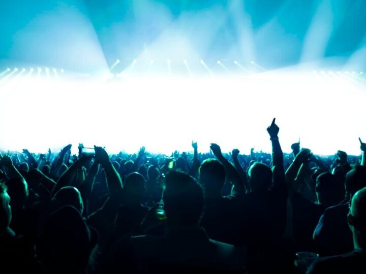 Folklor w Pabianicach: Wieczór z tańcem i tradycją w MOK-u z zespołem Dobroń