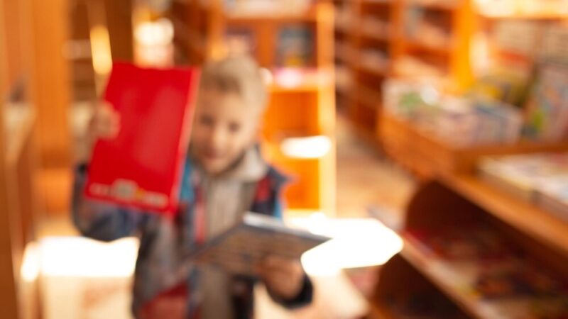 Młodzież z Pabianic rozmawia z starostą: inspirujące spotkanie pełne pytań