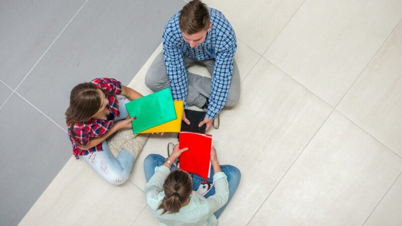 Mali naukowcy odkrywają świat chemii na warsztatach edukacyjnych