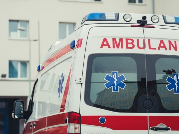 Harcerze na spotkaniu z policją: jak unikać wakacyjnych zagrożeń