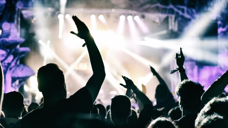 Kolorowe szaleństwo w Lutomiersku: tańce, zabawy i piana party!