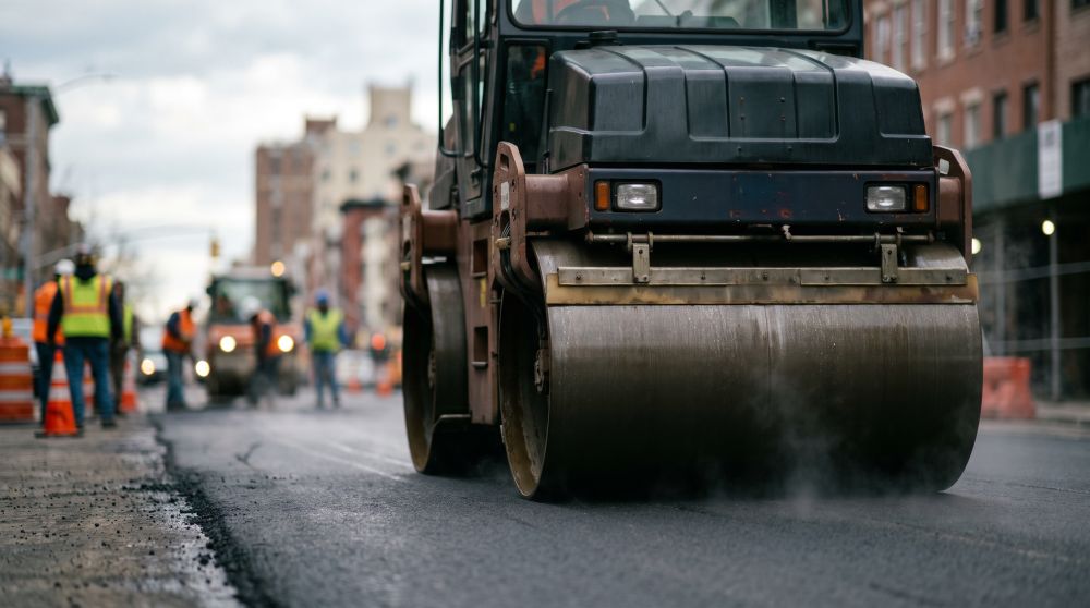 Utrudnienia w dostawie wody w Budach Dłutowskich z powodu remontu drogi i wymiany armatury