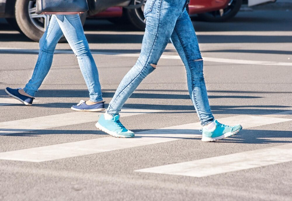 Bezpieczne wieczory: jak dbać o widoczność pieszych jesienią