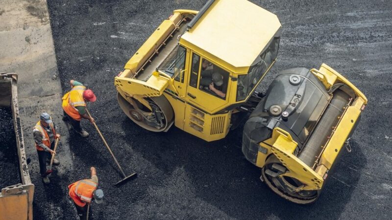 Nowe inwestycje drogowe w gminie Pabianice: Komisja na wizji lokalnej