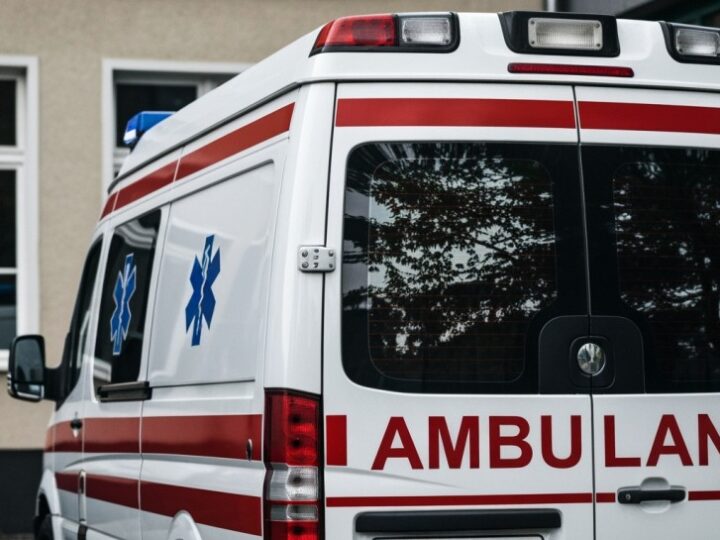 Lutomiersk wprowadza defibrylator AED dla bezpieczeństwa mieszkańców