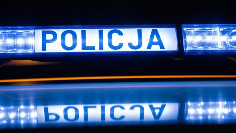 Policja patroluje okolice cmentarzy. Jak bezpiecznie dotrzeć na groby bliskich?