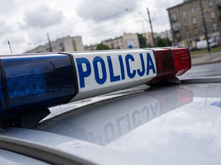 Zdrada, która ujawnia: Poszukiwany mężczyzna w rękach policji po interwencji partnerki